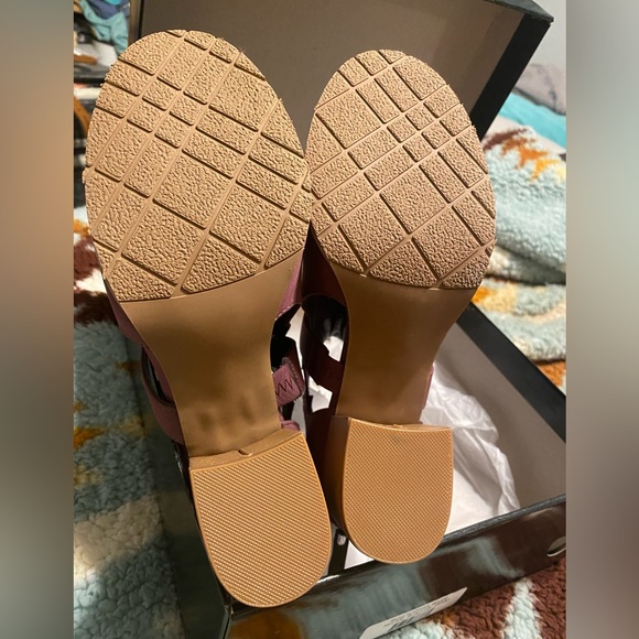 Burgundy fashion booties - Picture 3 of 5